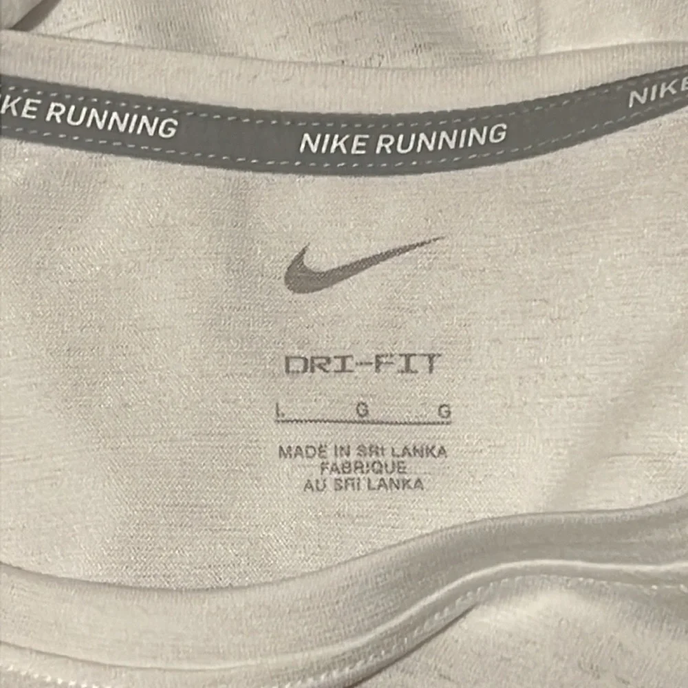 NWT Men's Nike Dri-FIT Miler NYC Running Shirt, White, L DN7509 100 - Picture 3 of 6